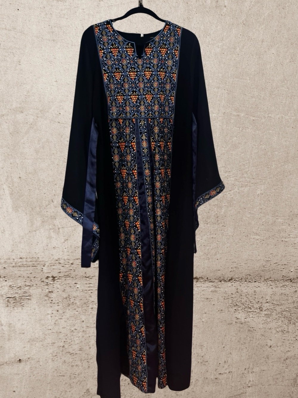 Vintage Traditional Embroidered Thobe Kaftan Dress – Elegant Modest Abaya Maxi
